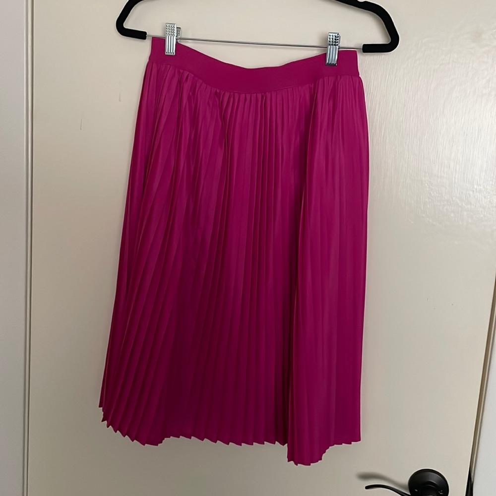 Express Magenta pleated skirt